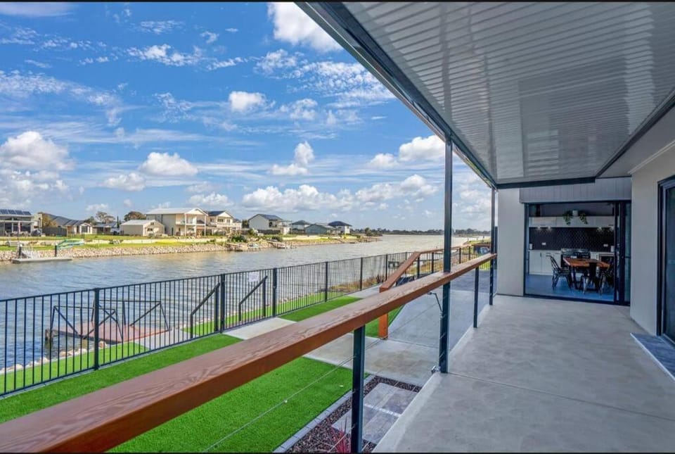 TheRiverbend43 Wellington Marina House in South Australia