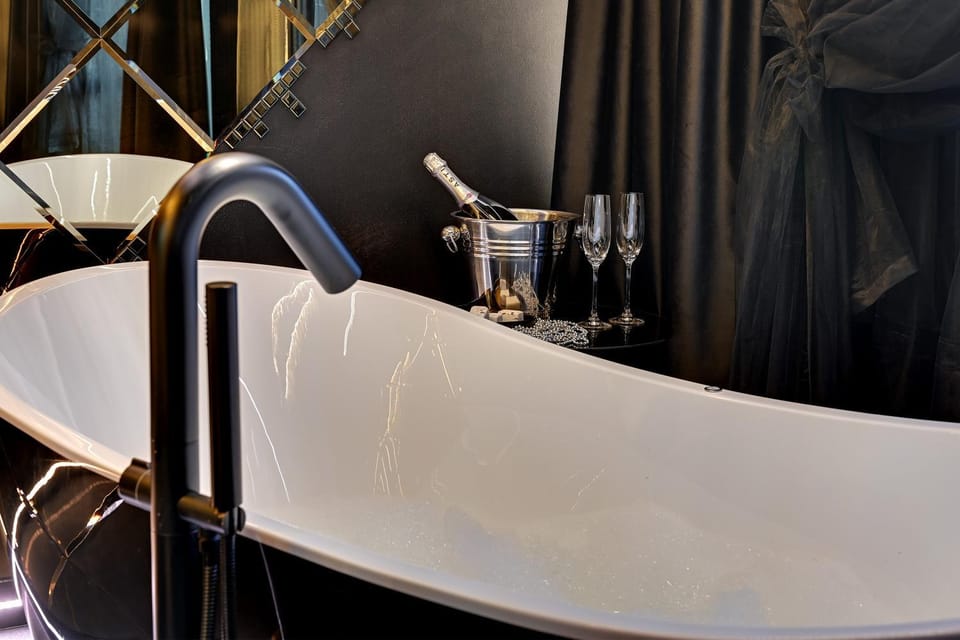 Hot Tub, Bath