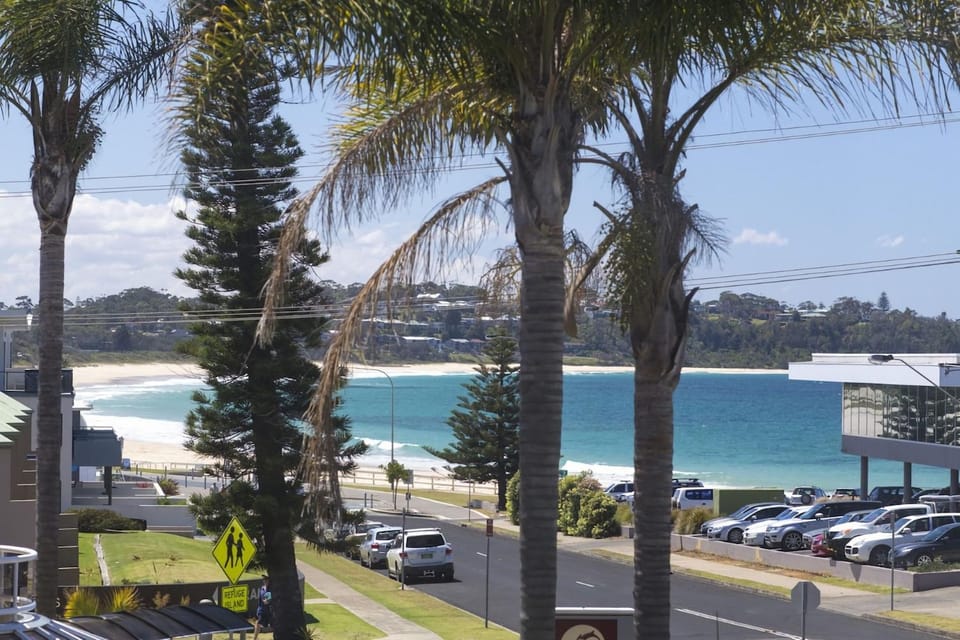 Surf & Turf Retreat House in Mollymook