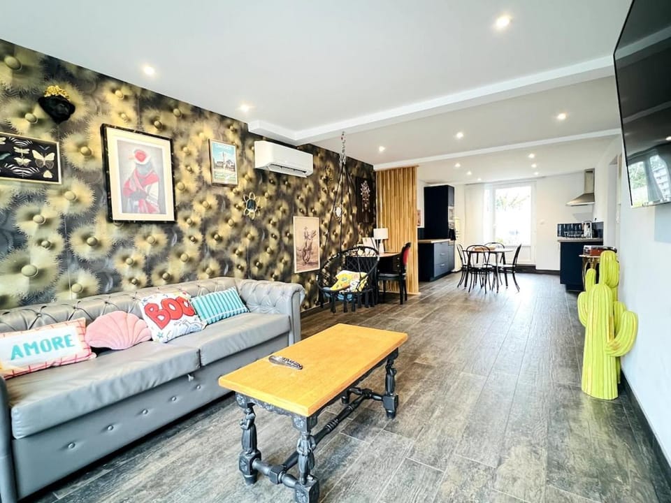 TV and multimedia, Living room, Seating area