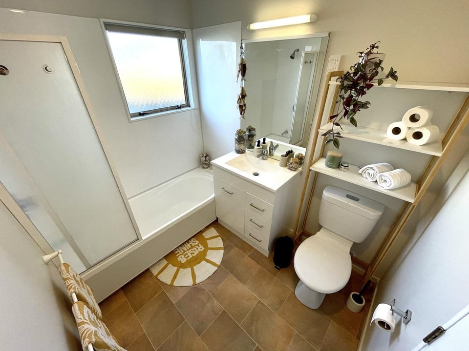 Shower, Toilet, Bathroom, Bath, towels