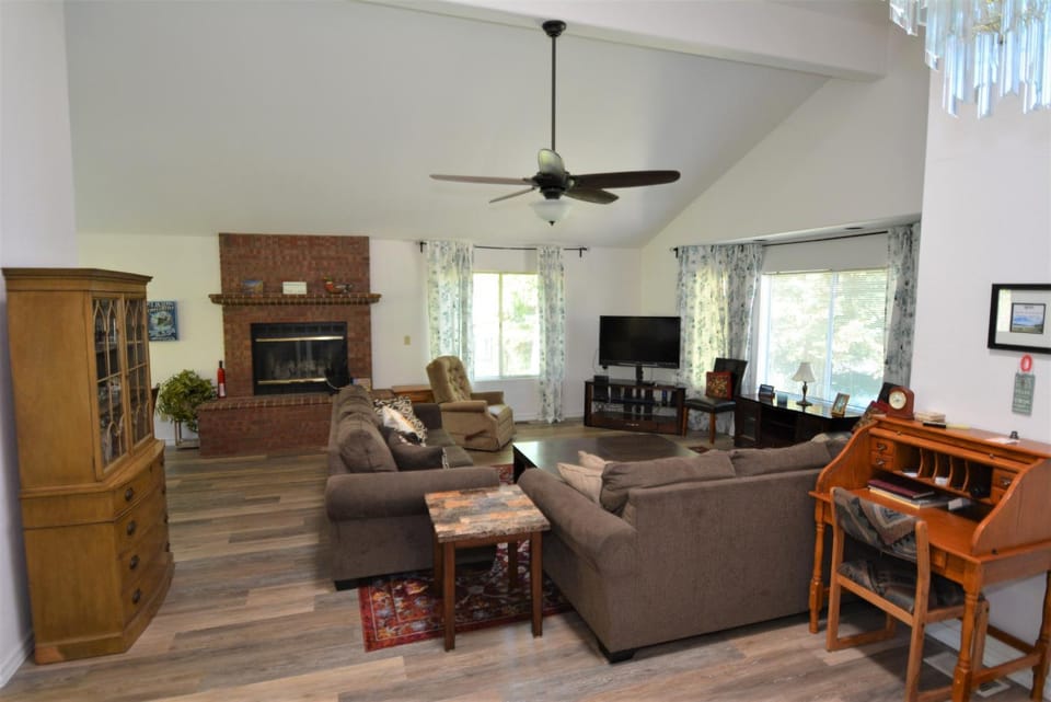 Brummett Lodge House in Bass Lake