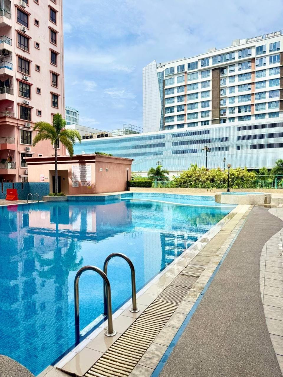 5 Bedrooms MARINA COURT PENTHOUSE KOTA-KINABALU VACATION HOME - 15 Pax Apartment in Kota Kinabalu