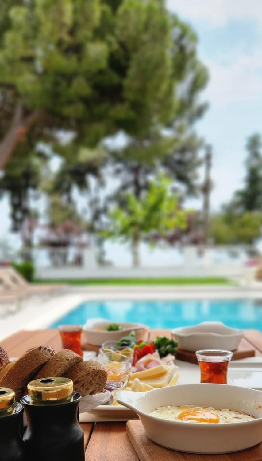 Restaurant/places to eat, Swimming pool, Breakfast