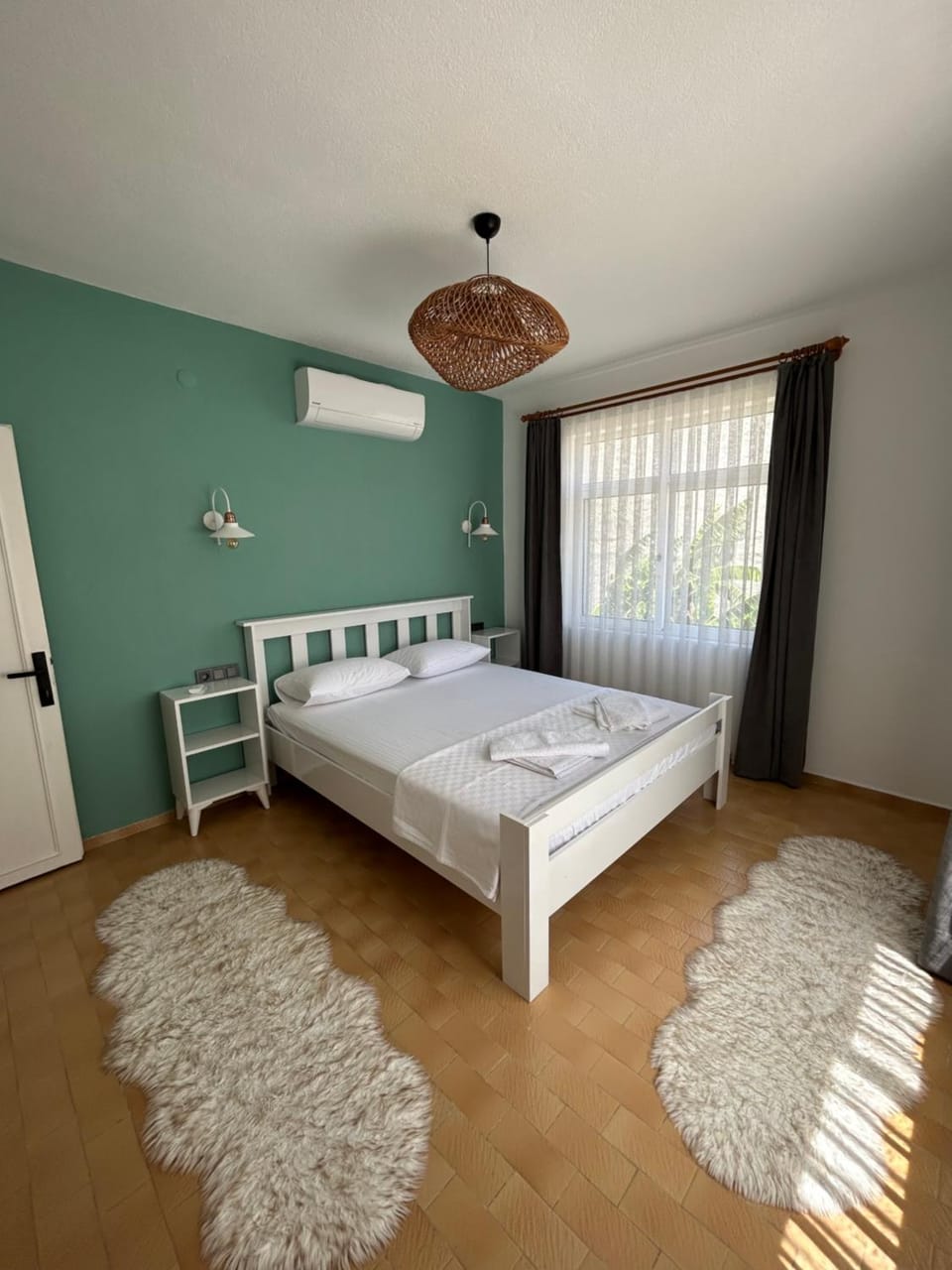 Bed, Photo of the whole room, Bedroom, internet, air conditioner