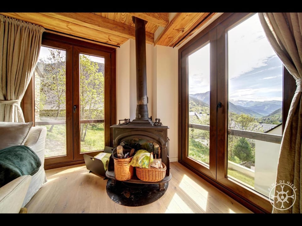 CASA CORILHA de Alma de Nieve House in Catalonia