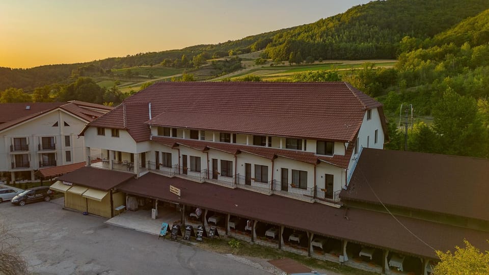 Pensiunea Popasul Ursilor Medve Barlang Peștera Urșilor Bed and Breakfast in Hungary