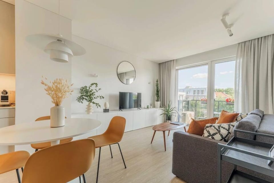 1bdr Apt w/Balcony, free Pkg Apartment in Vilnius