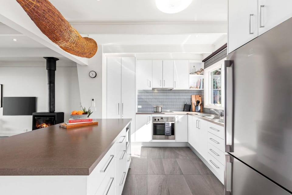 Kitchen or kitchenette, pet friendly, stove