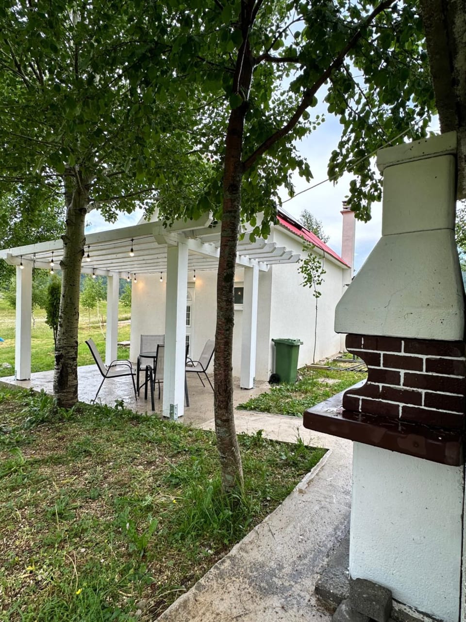 Property building, Spring, Day, Natural landscape, Garden, Garden view