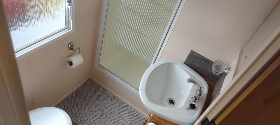 24 Headwards Caravan Retreat, Hemsby Apartment in Hemsby