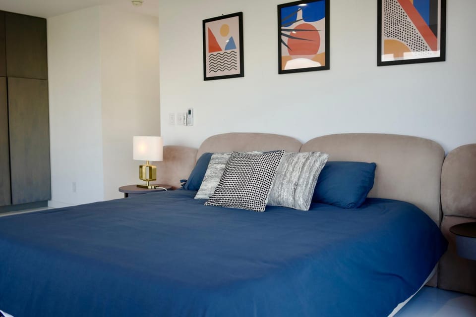 Exclusive Hillside Hideaway-Private Room Vacation rental in Hollywood Hills