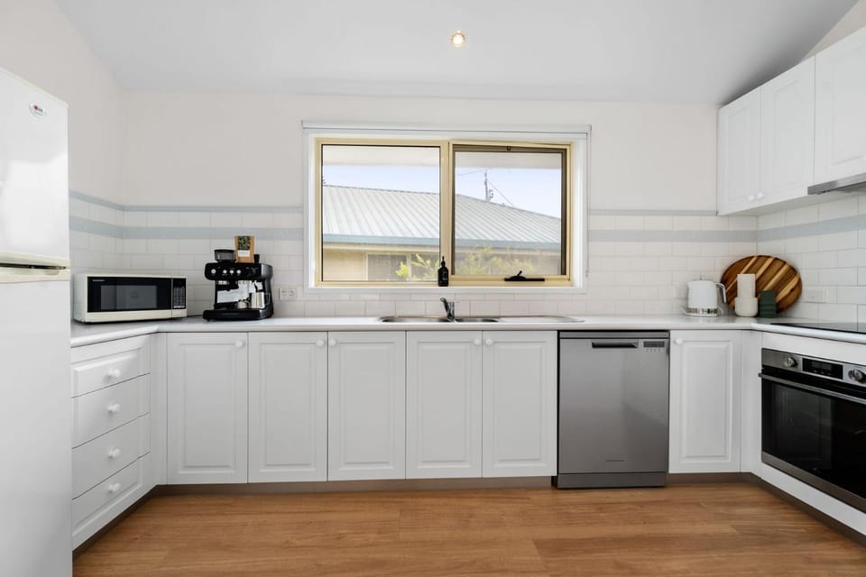 Coffee/tea facilities, Kitchen or kitchenette, dishwasher, pet friendly, stove