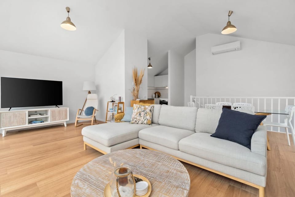 TV and multimedia, Living room, Seating area