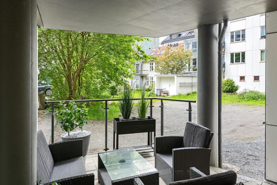Patio, Day, Balcony/Terrace, Seating area