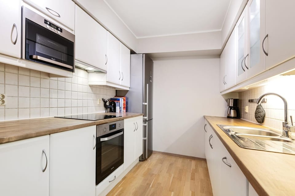Kitchen or kitchenette, dishwasher, minibar, stove