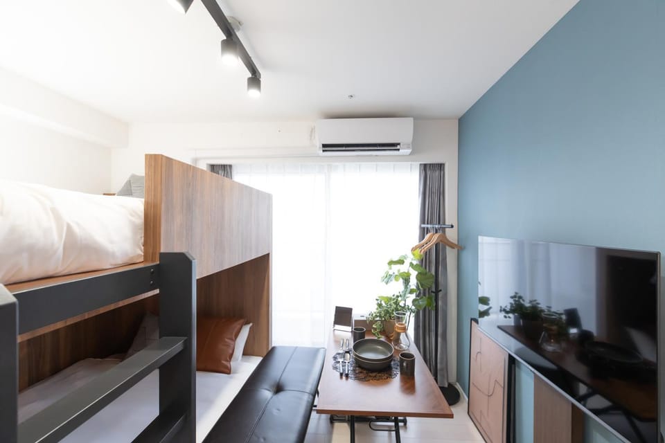Bed, TV and multimedia, Photo of the whole room, Bedroom, hair dresser, air conditioner