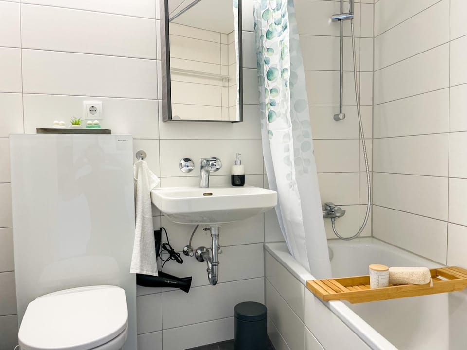 Shower, Toilet, Bathroom, Bath, towels