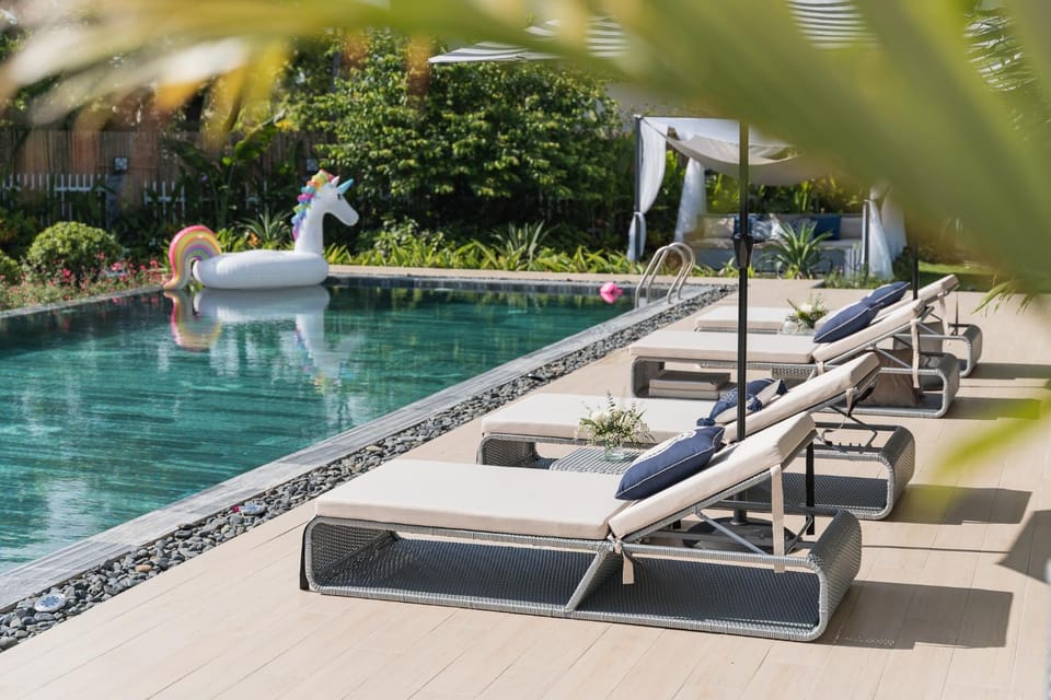 Day, Natural landscape, Garden, Garden view, Pool view, Swimming pool, sunbed
