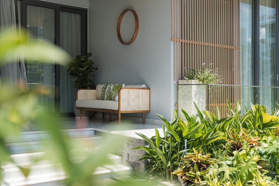 Patio, Day, Garden, Living room, Seating area, Garden view