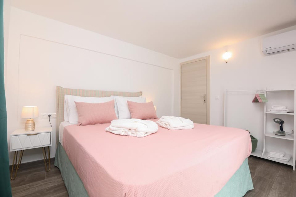 Bed, Bedroom, air conditioner