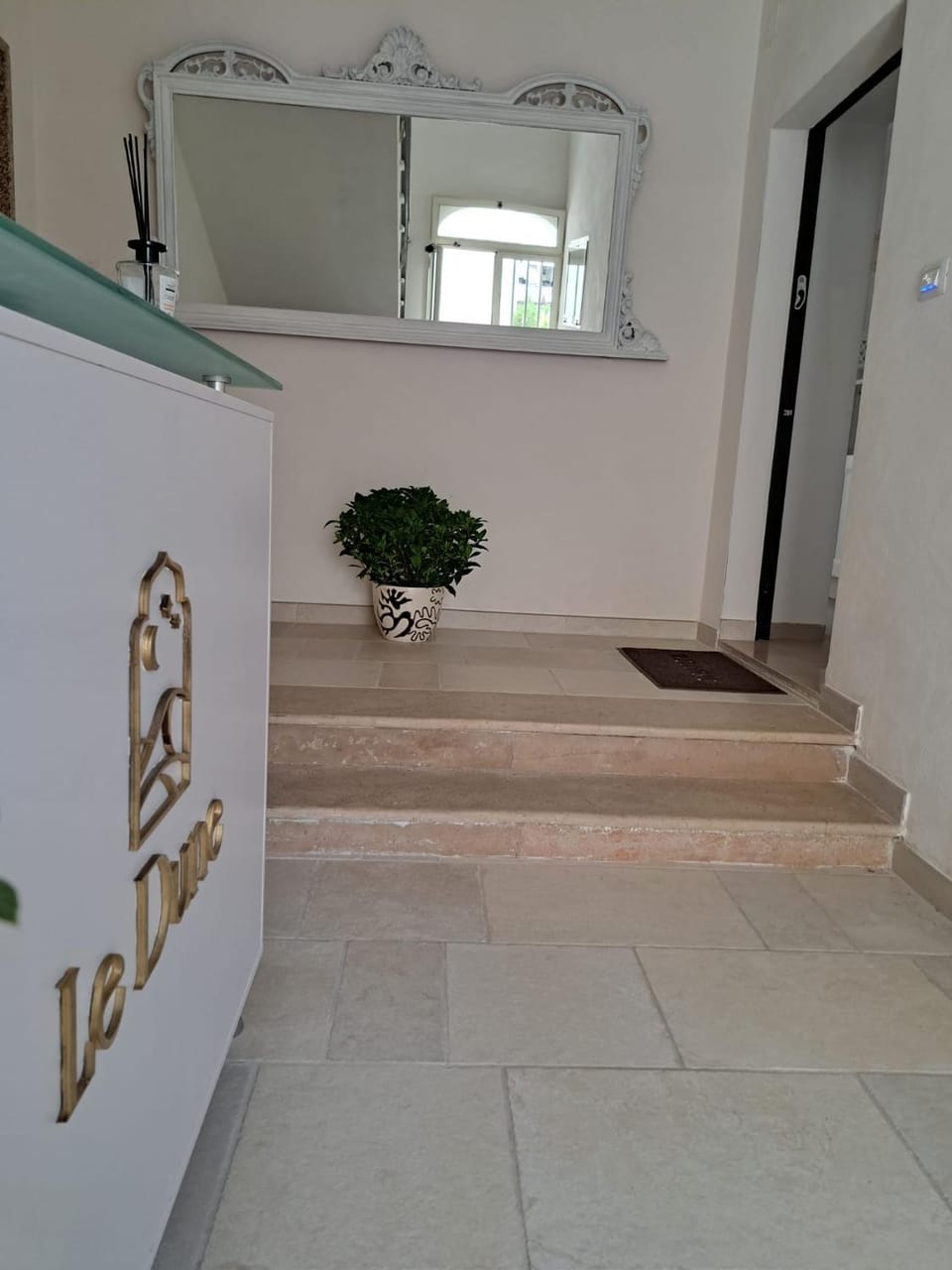 Lobby or reception, Internal: Not applicable to any particular room