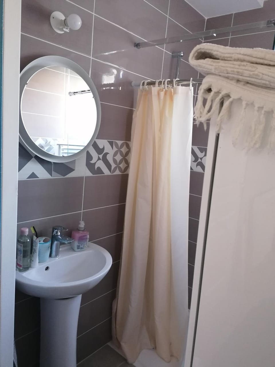 1 Chambre pour 2 personnes "Chez l'habitant" maison possède un petit chien Vacation rental in Île-de-France