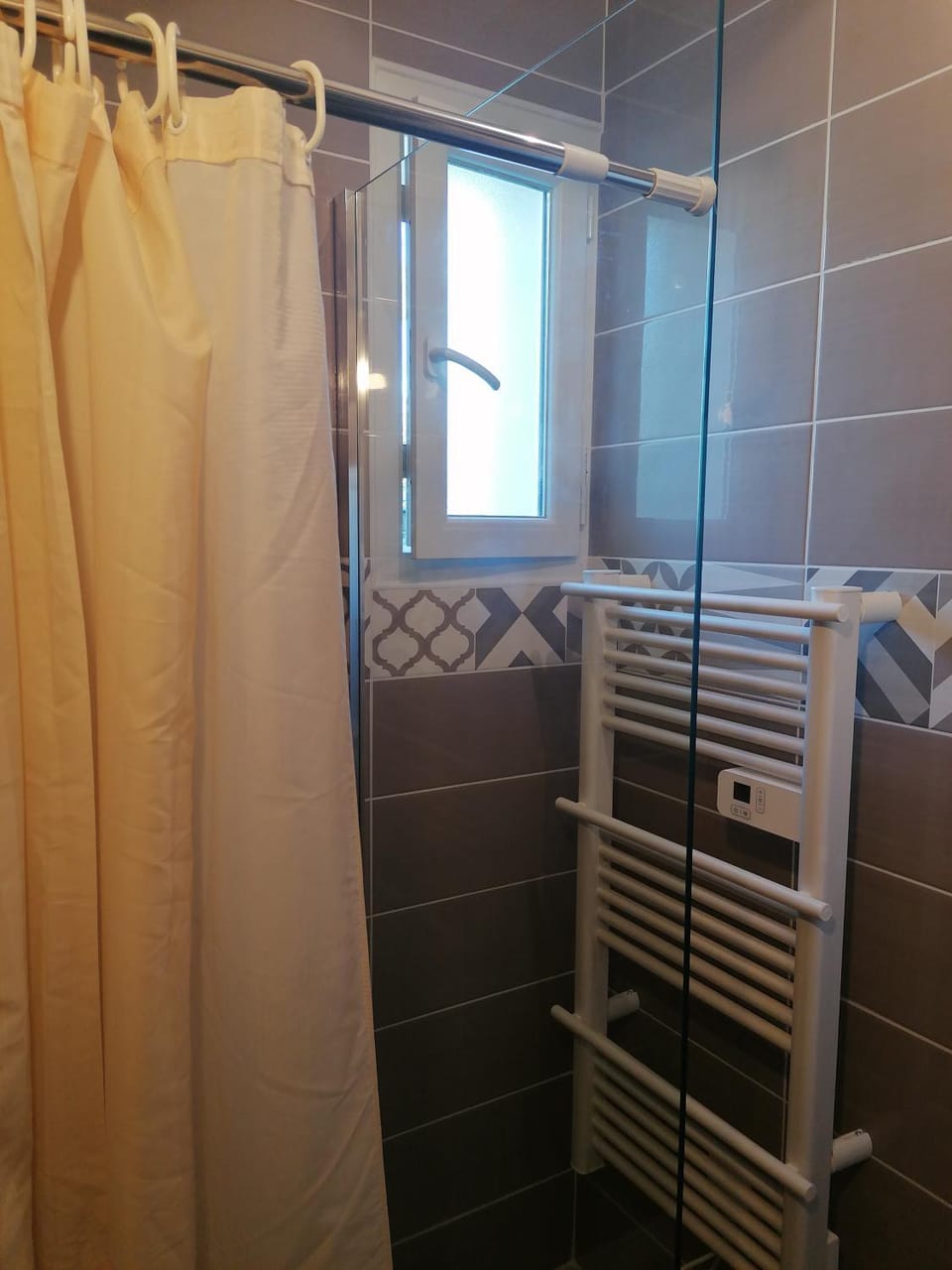 1 Chambre pour 2 personnes "Chez l'habitant" maison possède un petit chien Vacation rental in Île-de-France
