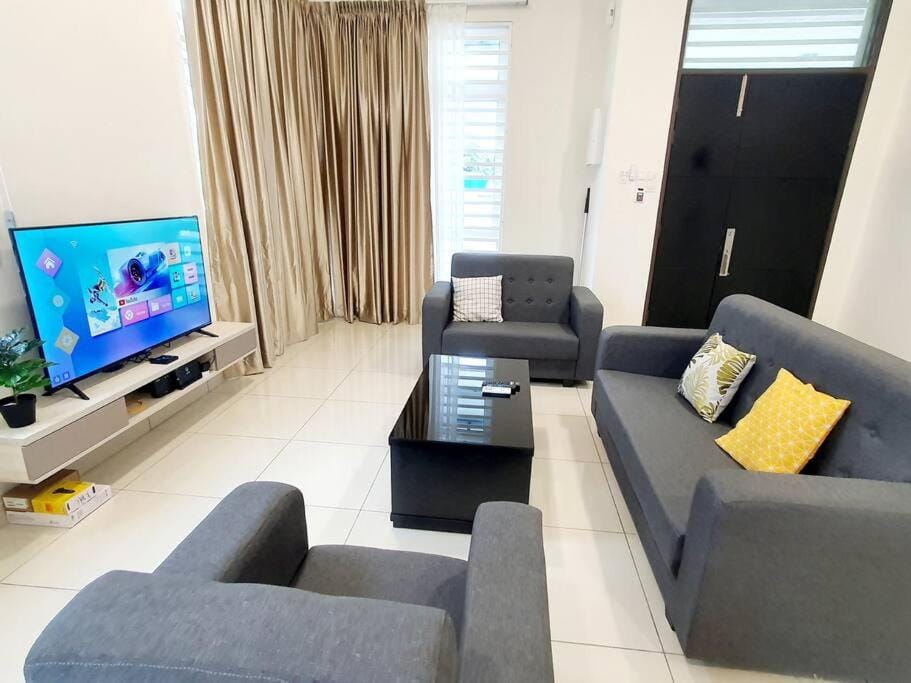 JOVIAL SingleStorey Bungalow 4Room10Pax `Alma House in Penang