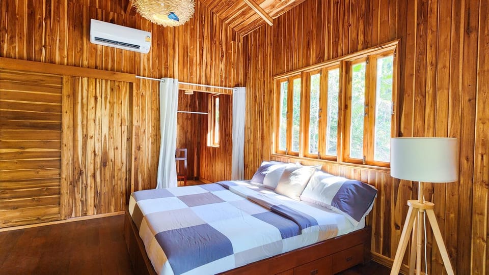 Bed, Photo of the whole room, Bedroom, air conditioner