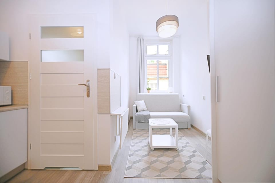 Bed, Seating area
