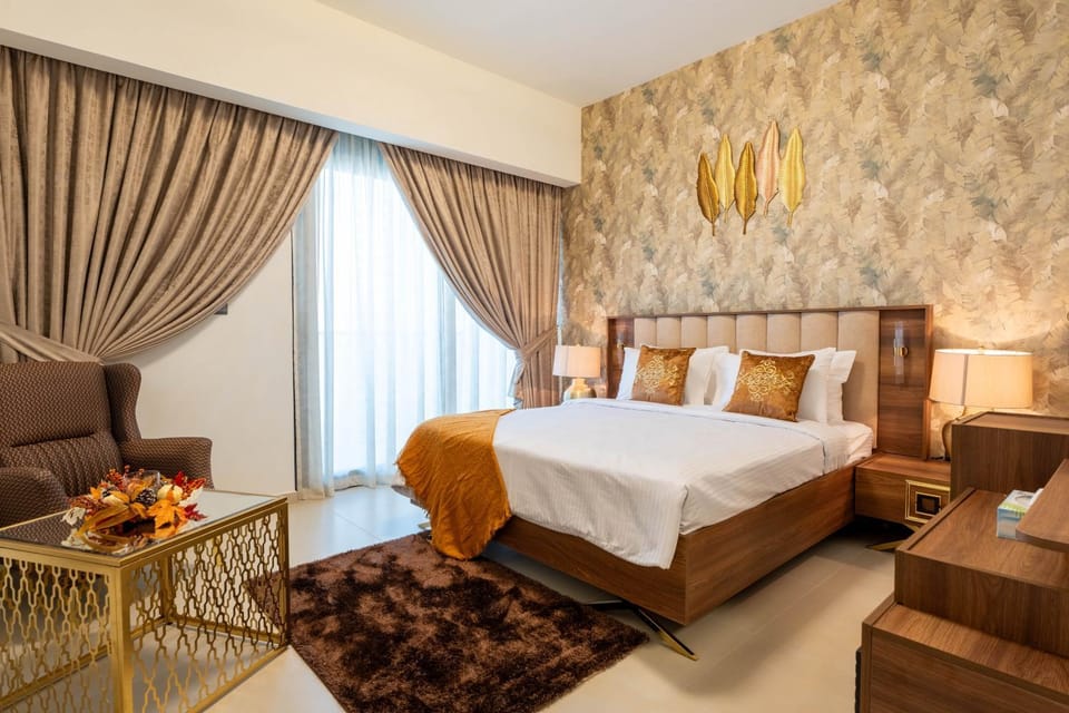 Bed, Living room, Photo of the whole room, Seating area, Bedroom