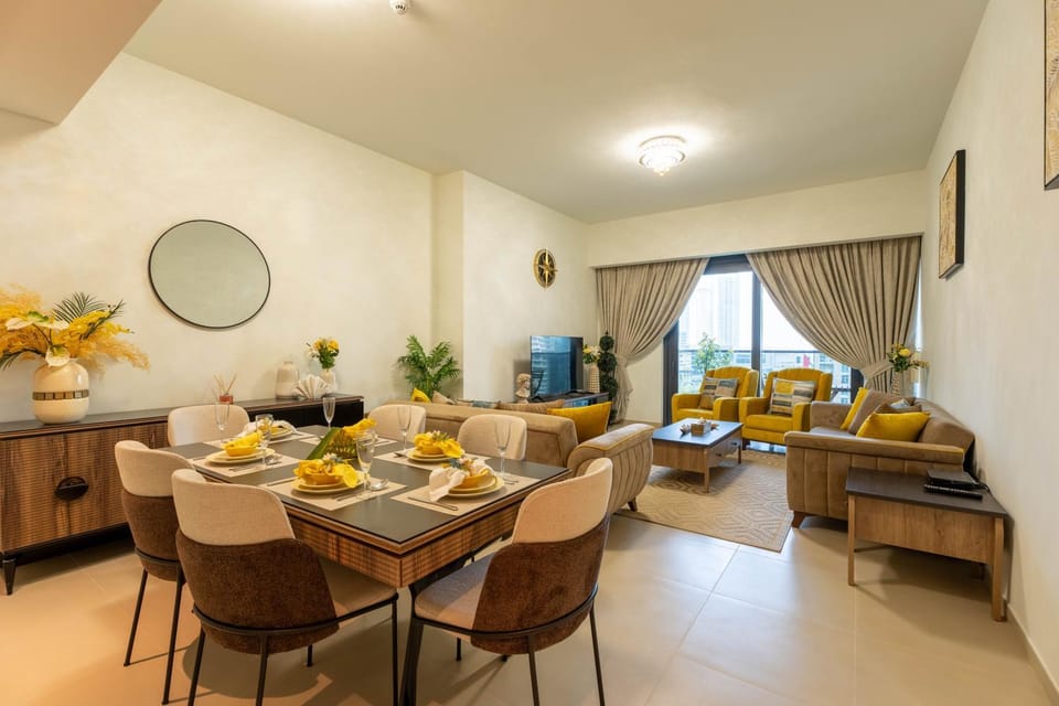 Living room, Food and drinks, Seating area, Dining area, Food