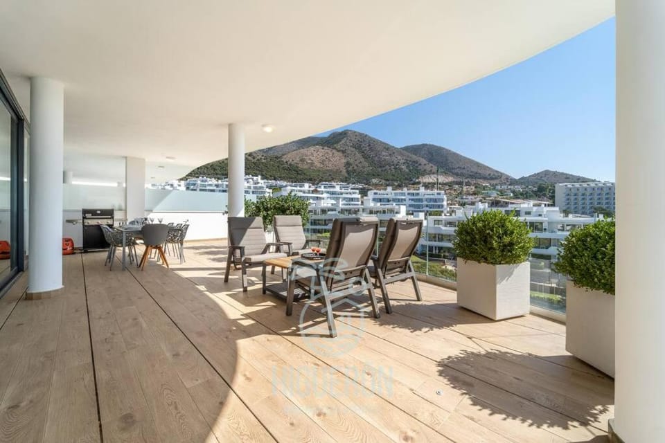 HigueronRentals Golden Sunrise Apartment in Costa del Sol