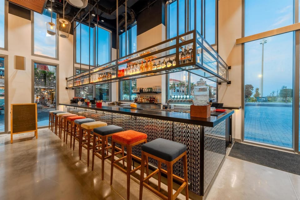 Lounge or bar, Lounge or bar