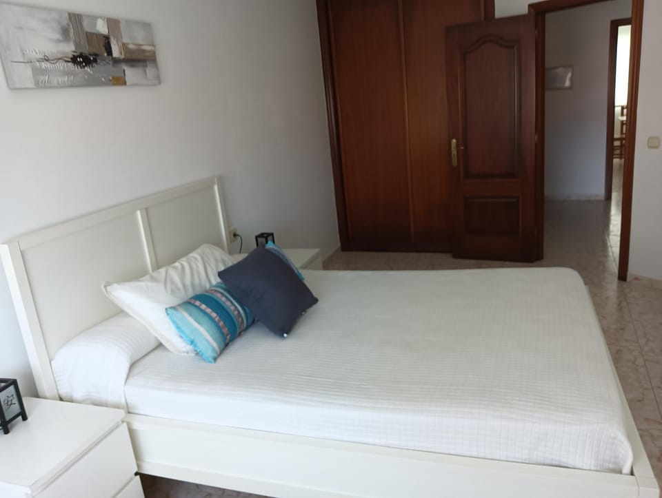 Bed, Photo of the whole room, Bedroom, wardrobe