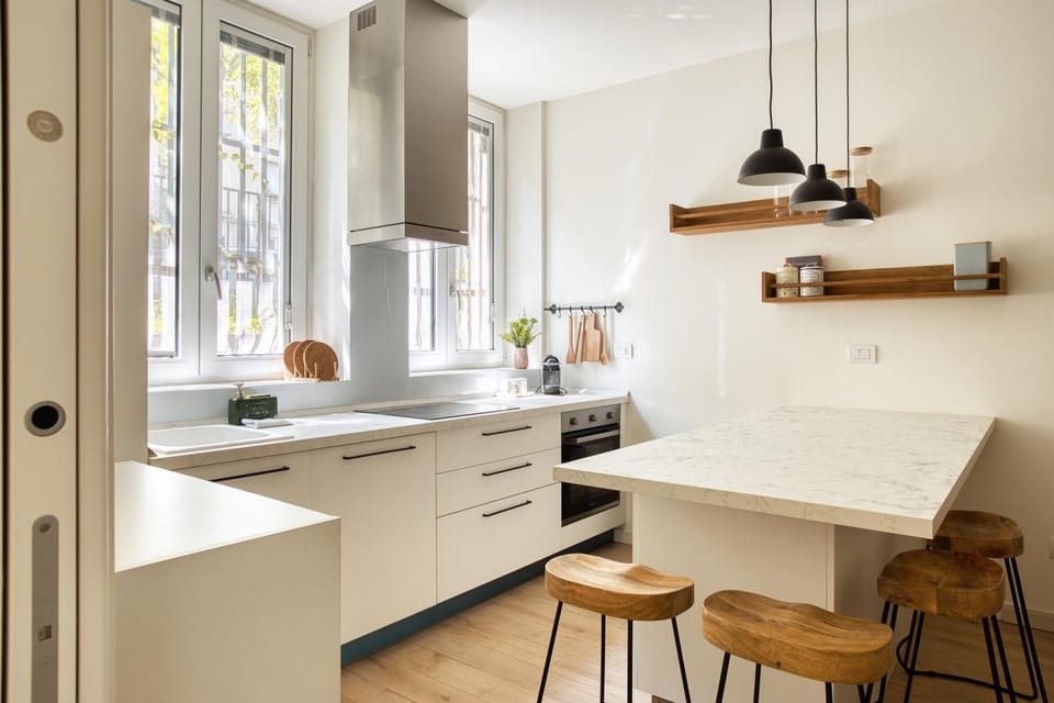 Kitchen or kitchenette, Dining area, stove