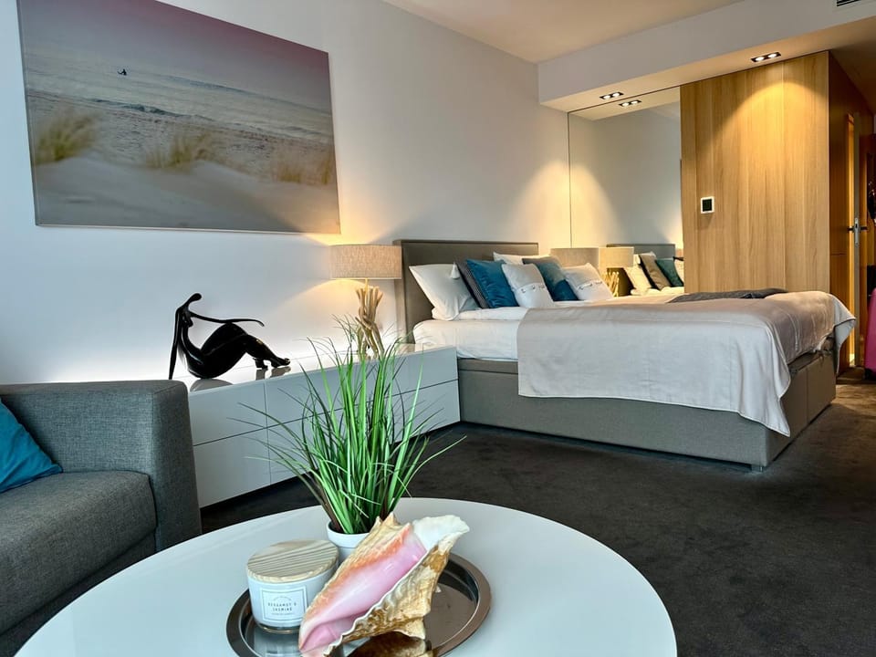 Living room, Photo of the whole room, Bedroom
