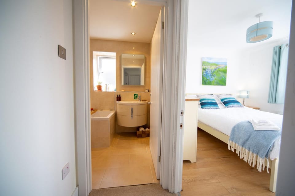 Bathroom, Photo of the whole room, Bedroom