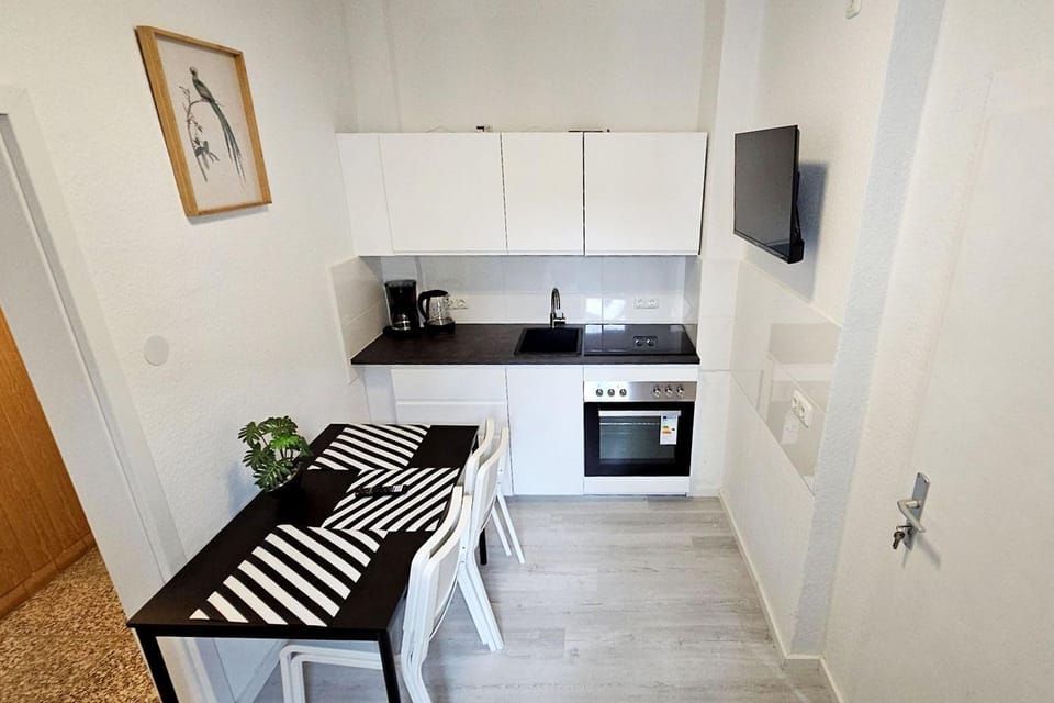 Kitchen or kitchenette, Dining area, pet friendly, stove