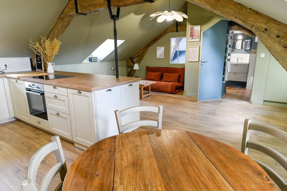 Kitchen or kitchenette, Living room, Seating area, Dining area, pet friendly, stove