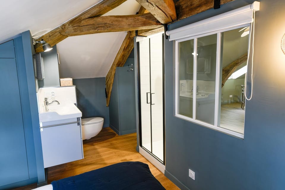 Bathroom, Photo of the whole room