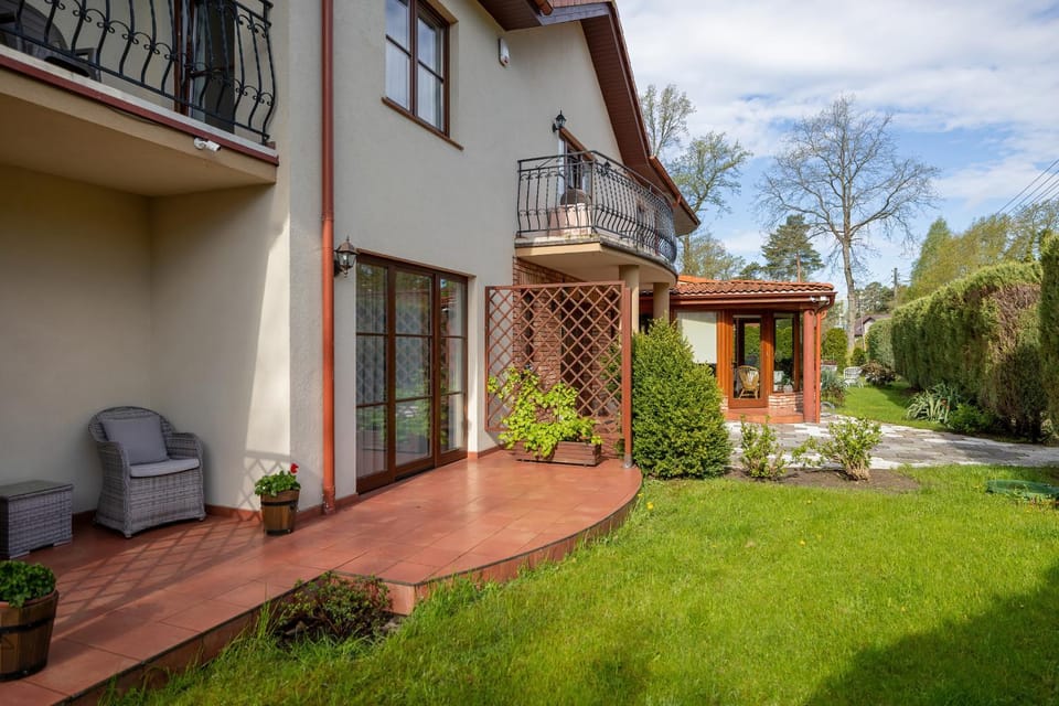 Property building, Facade/entrance, Natural landscape, Garden, Area and facilities