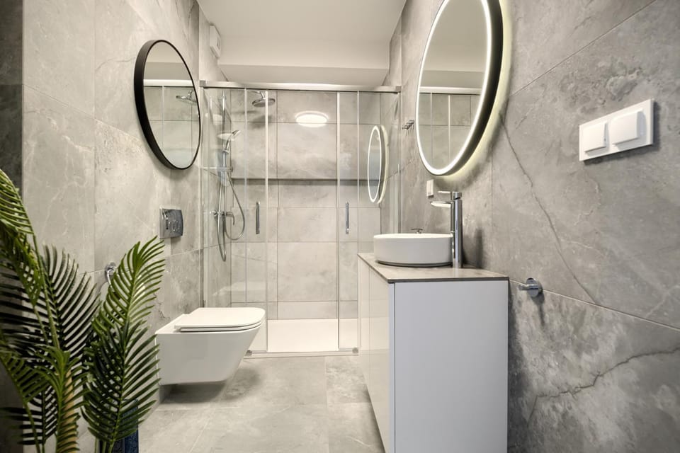 Shower, Toilet, Bathroom, towels