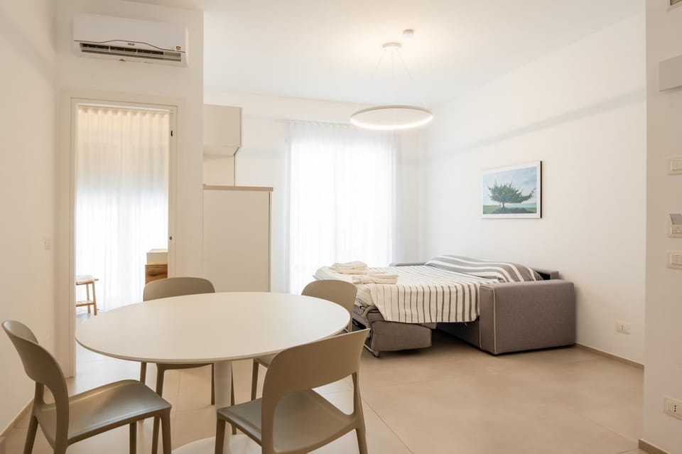 Photo of the whole room, air conditioner