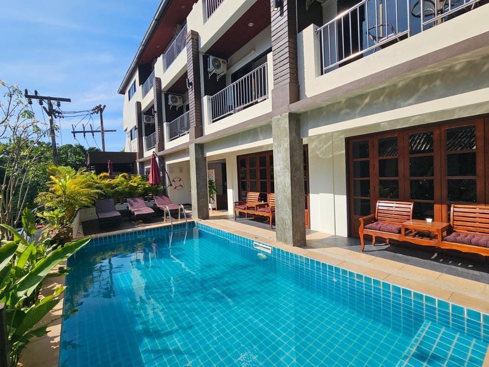 Property building, Swimming pool, sunbed