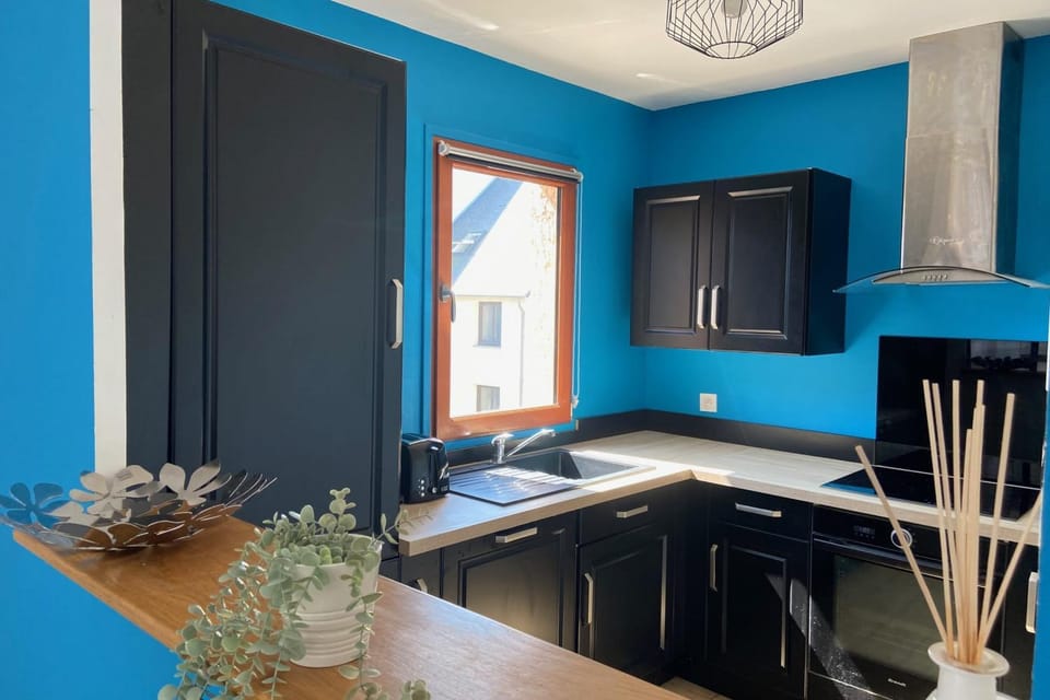 Spacious T3 with balcony - close to town center Apartment in Normandy
