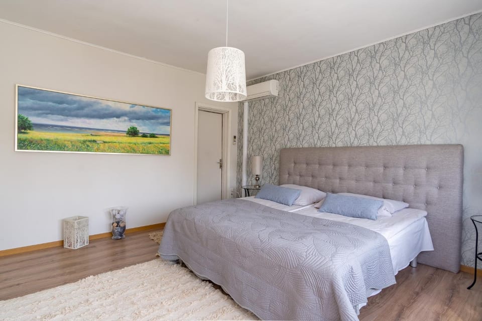Bedroom, air conditioner