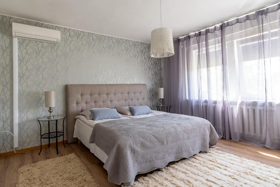 Bed, Bedroom, internet, air conditioner