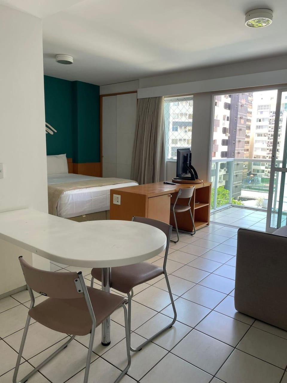 Praia do Canto Apart Hotel - Apto 405 - Varanda Lateral com Vista Mar Apartment in Vitoria